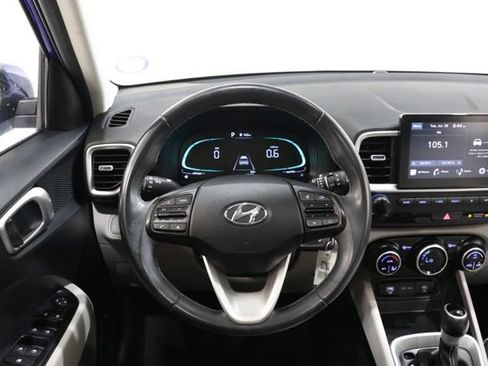 Used 2023 Hyundai Venue SEL FWD image 11