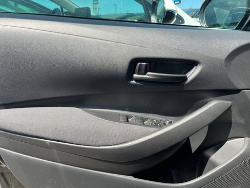 Used 2025 Toyota Corolla LE FWD image 18