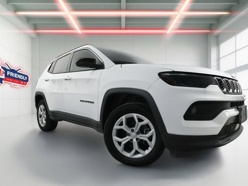 Used 2024 Jeep Compass Latitude AWD/4WD image 1