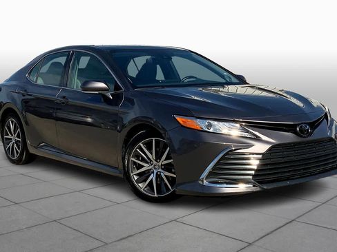 Used 2024 Toyota Camry XLE image 2
