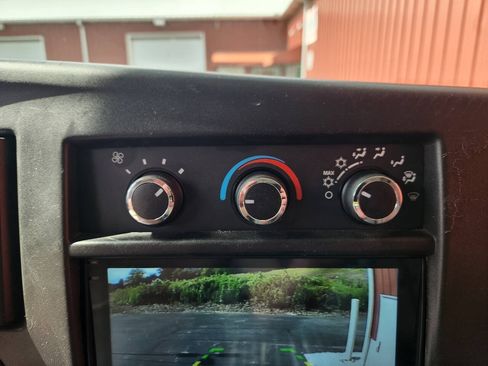 Used 2015 Chevrolet Express 2500 Extended RWD image 19