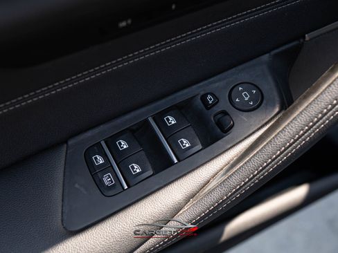 Used 2022 BMW 540i xDrive w/ M Sport Package image 33