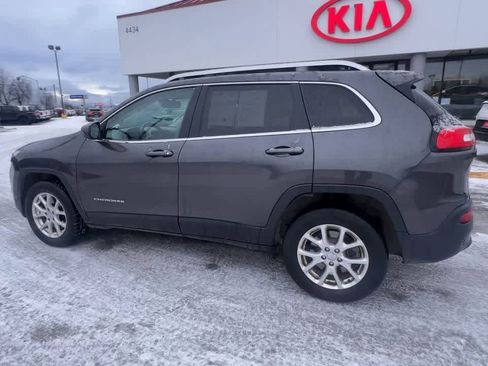 Used 2016 Jeep Cherokee Latitude w/ Cold Weather Group AWD/4WD image 6
