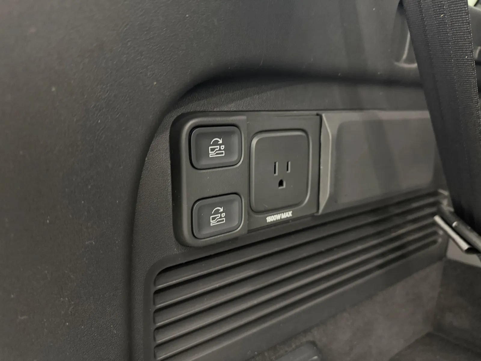 Used 2024 Rivian R1S Adventure Quad AWD/4WD image 49
