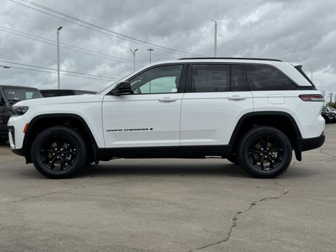 New 2026 Jeep Grand Cherokee Altitude RWD image 7
