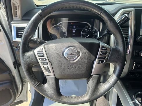 Used 2021 Nissan Titan SV w/ SV Convenience Package image 17