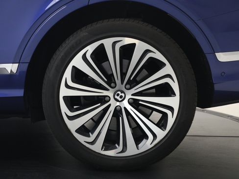 Certified 2022 Bentley Bentayga AWD/4WD image 15