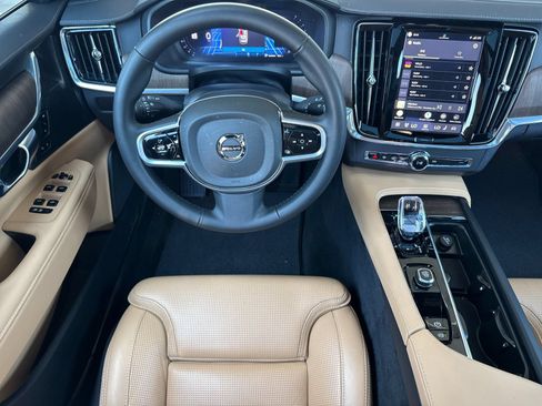 Certified 2025 Volvo V90 B6 Cross Country Ultra w/ Protection Package Premier AWD/4WD image 18