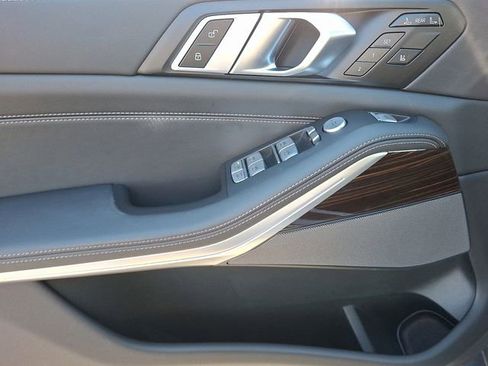 Certified 2024 BMW X7 xDrive40i w/ Premium Package image 13