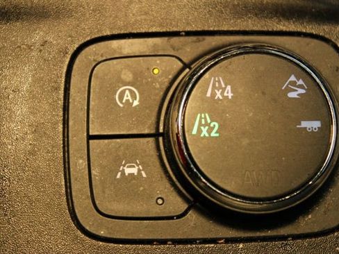 Used 2023 Chevrolet Traverse Premier image 29