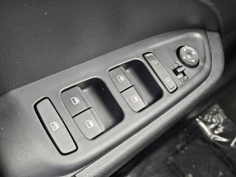 Certified 2025 Hyundai Venue SE image 24