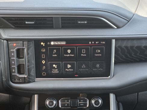 Used 2024 GMC Yukon Denali RWD image 12
