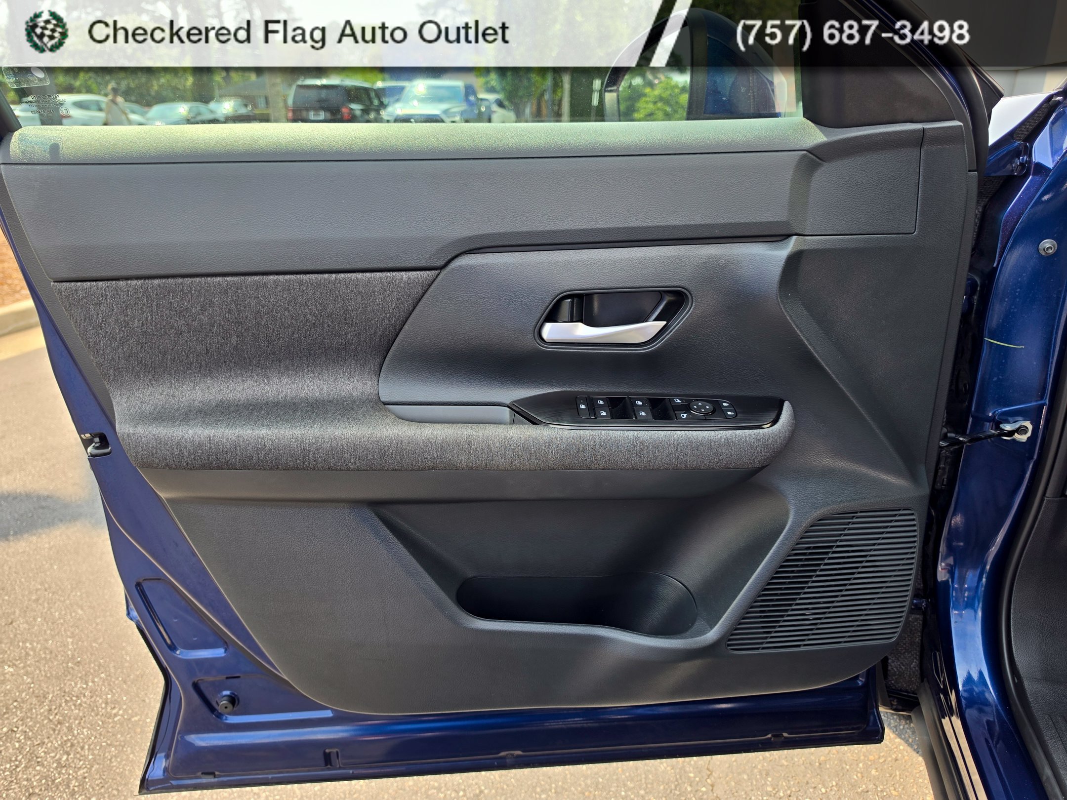 Used 2025 Nissan Kicks SV AWD/4WD image 15