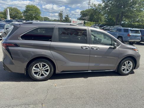 Certified 2023 Toyota Sienna Platinum AWD/4WD image 5