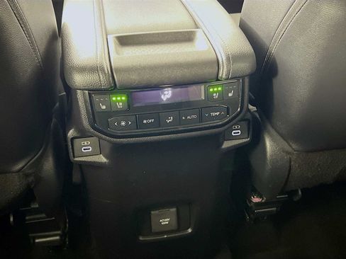 Used 2024 Toyota Grand Highlander AWD image 26