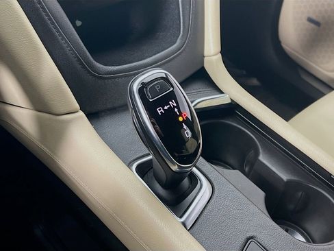 Used 2017 Cadillac XT5 FWD image 16