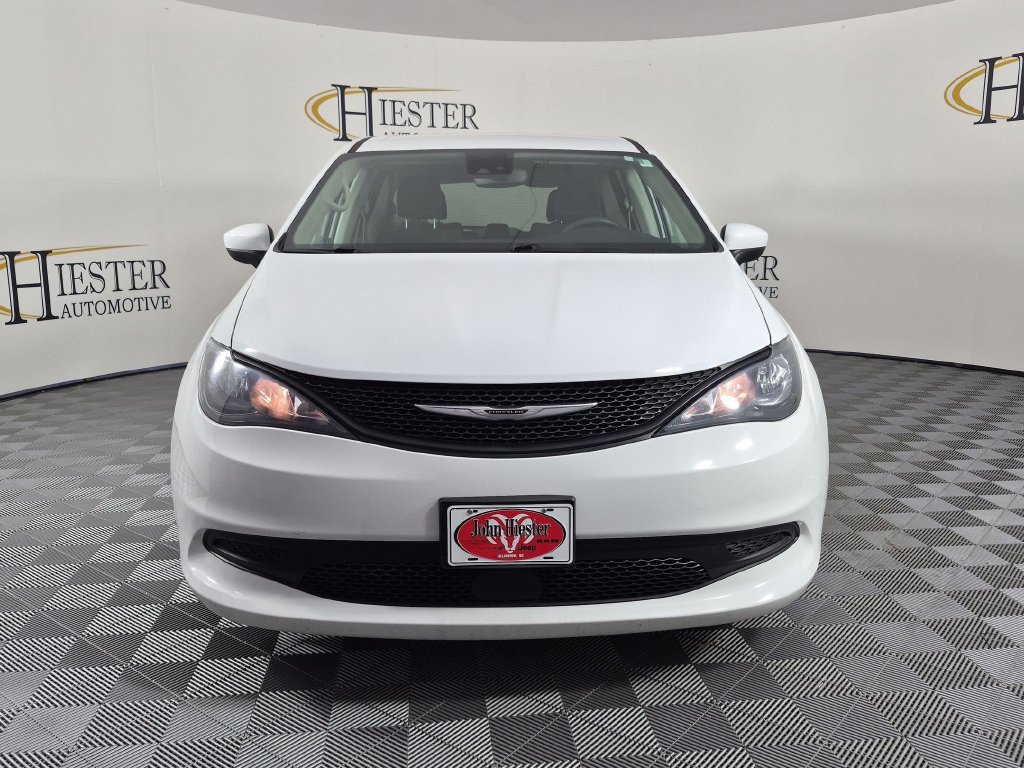 Used 2023 Chrysler Voyager LX FWD image 10