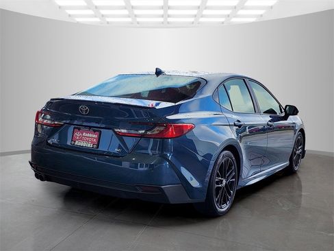 Used 2025 Toyota Camry SE image 5