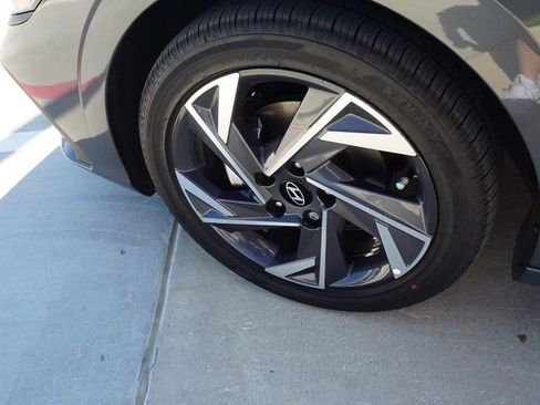 New 2025 Hyundai Elantra SEL image 10