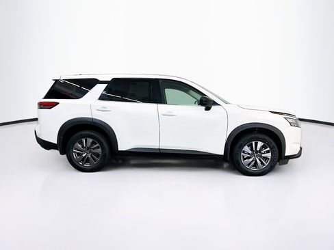 Used 2023 Nissan Pathfinder S AWD/4WD image 10
