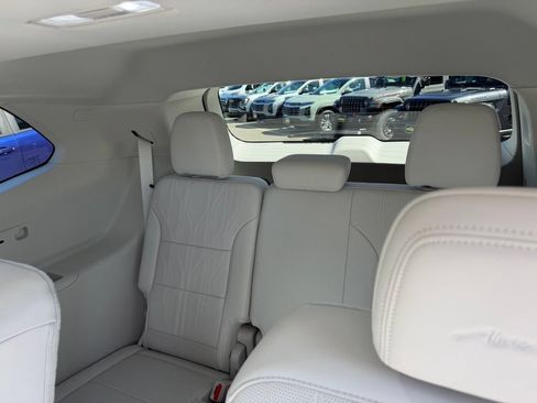 New 2027 Buick Enclave Avenir w/ LPO, Floor Liner Package AWD/4WD image 10
