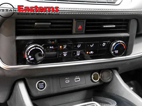 Used 2023 Nissan Rogue S AWD/4WD image 18