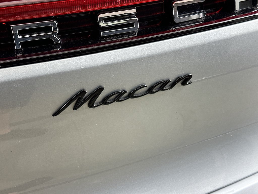 Certified 2025 Porsche Macan AWD/4WD image 34