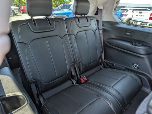 Used 2022 Jeep Grand Cherokee L Limited AWD/4WD image 13