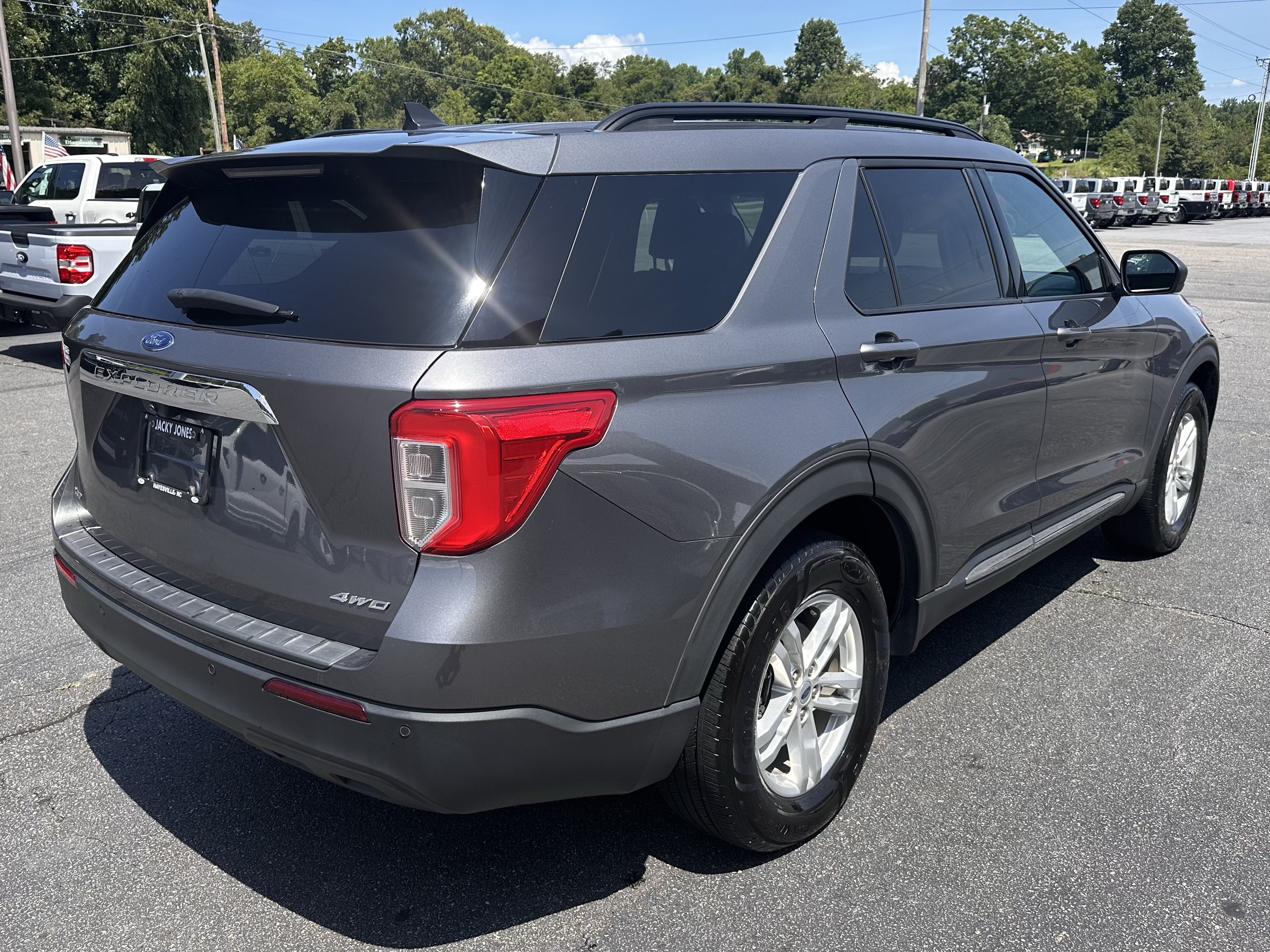 Used 2022 Ford Explorer XLT AWD/4WD image 6
