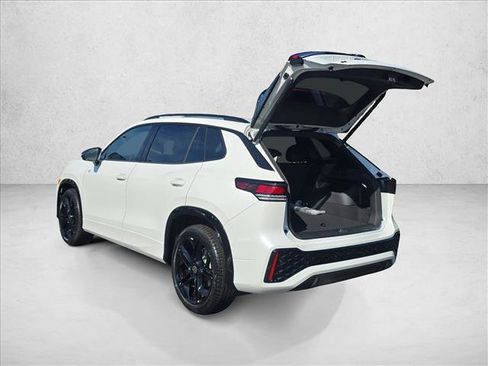 New 2026 Volkswagen Tiguan SE R-Line image 3