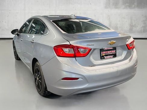 Used 2017 Chevrolet Cruze LT image 7