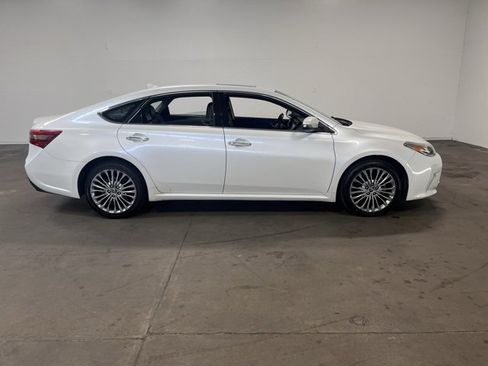 Used 2016 Toyota Avalon Limited image 2