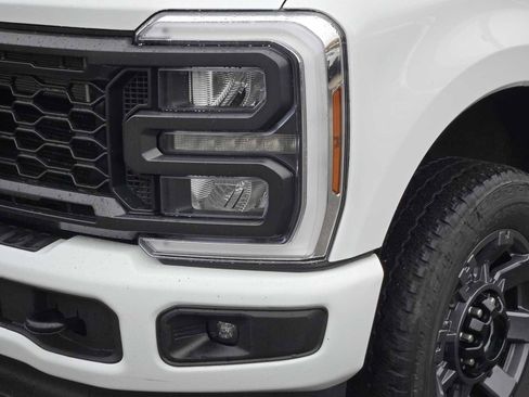 Used 2024 Ford F250 XL w/ STX Appearance Package AWD/4WD image 9