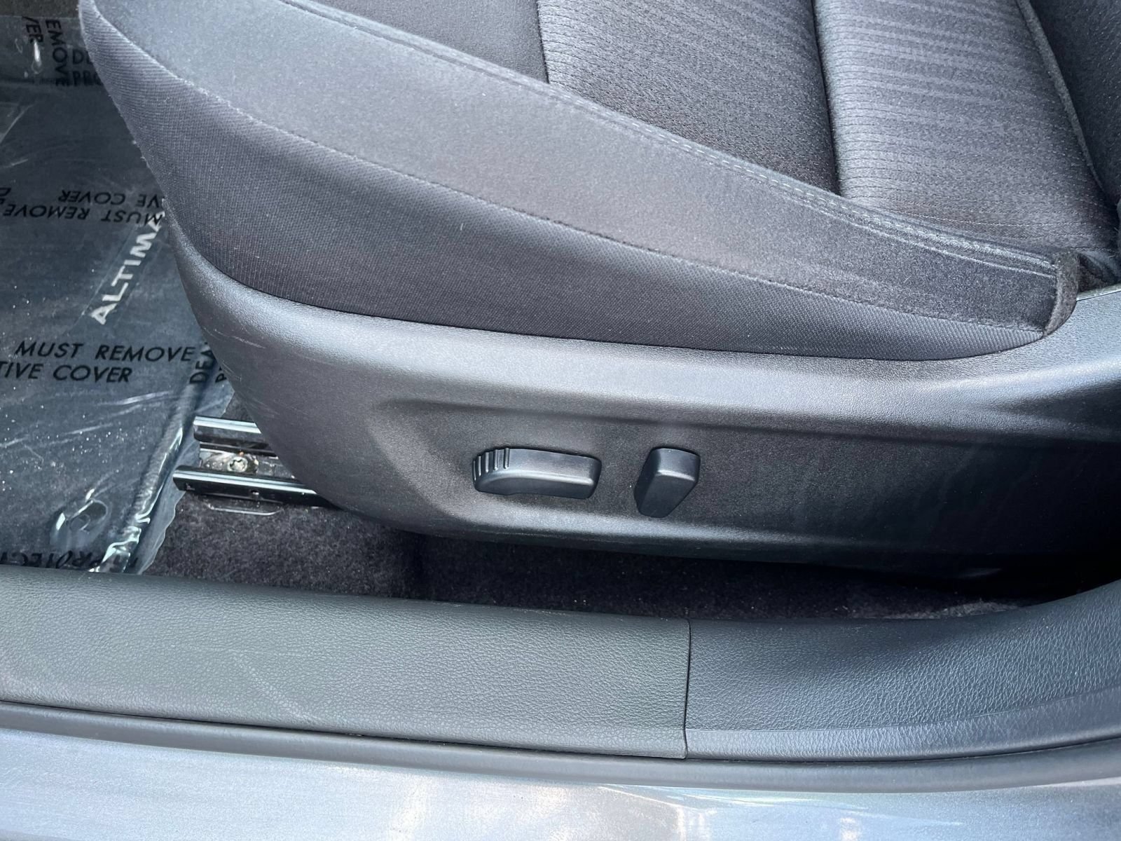 Used 2025 Nissan Altima 2.5 SV FWD image 21
