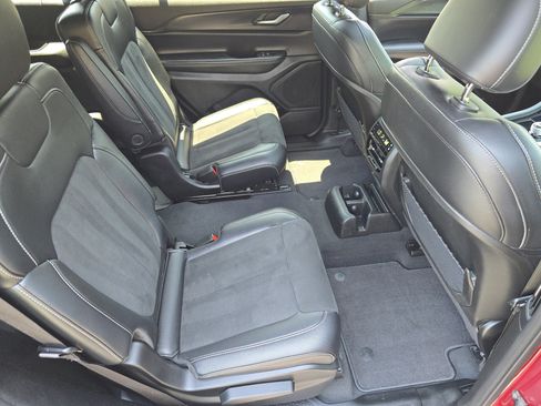 Used 2025 Jeep Grand Cherokee L Altitude AWD/4WD image 24