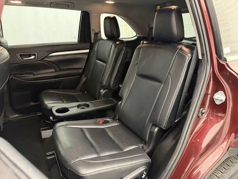 Used 2019 Toyota Highlander XLE AWD/4WD image 26