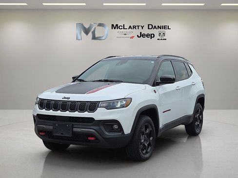 Used 2024 Jeep Compass Trailhawk AWD/4WD image 2