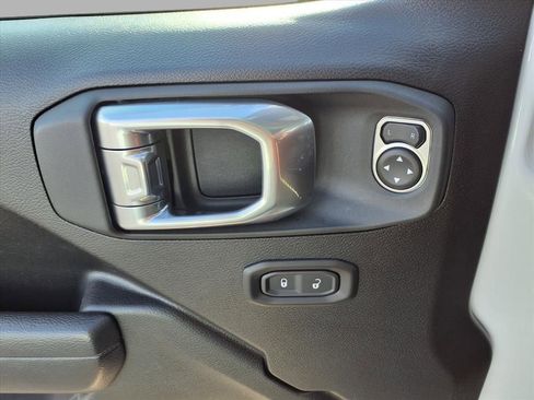 Used 2025 Jeep Wrangler Sport S image 16