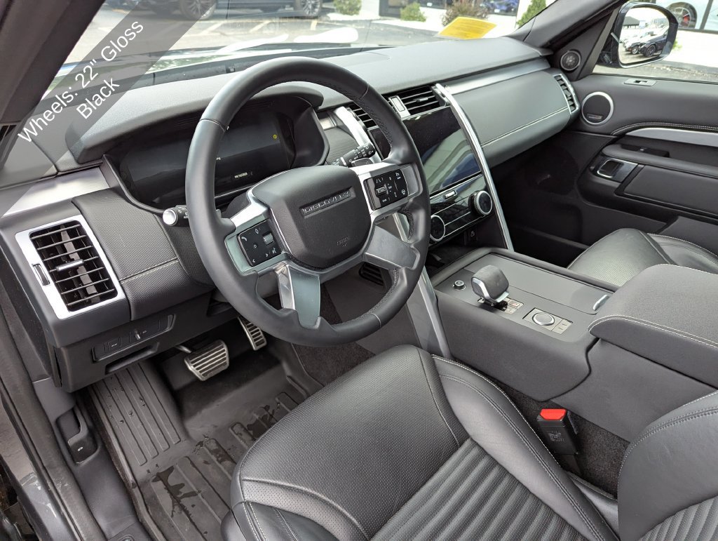 Used 2025 Land Rover Discovery Dynamic SE AWD/4WD image 15