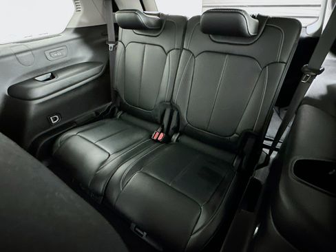 Used 2023 Jeep Grand Cherokee L Limited w/ Black Appearance Package image 29