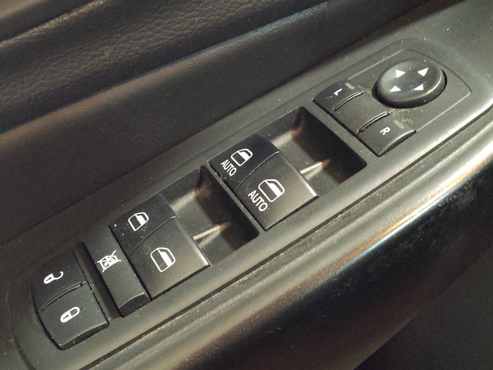 Used 2019 Jeep Cherokee Trailhawk AWD/4WD image 27