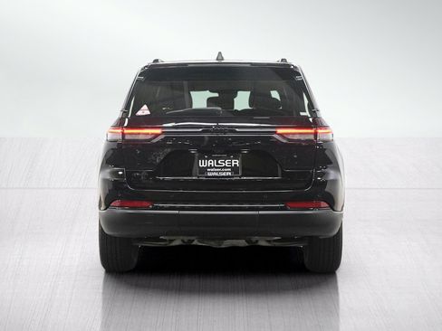 Used 2024 Jeep Grand Cherokee Altitude AWD/4WD image 4