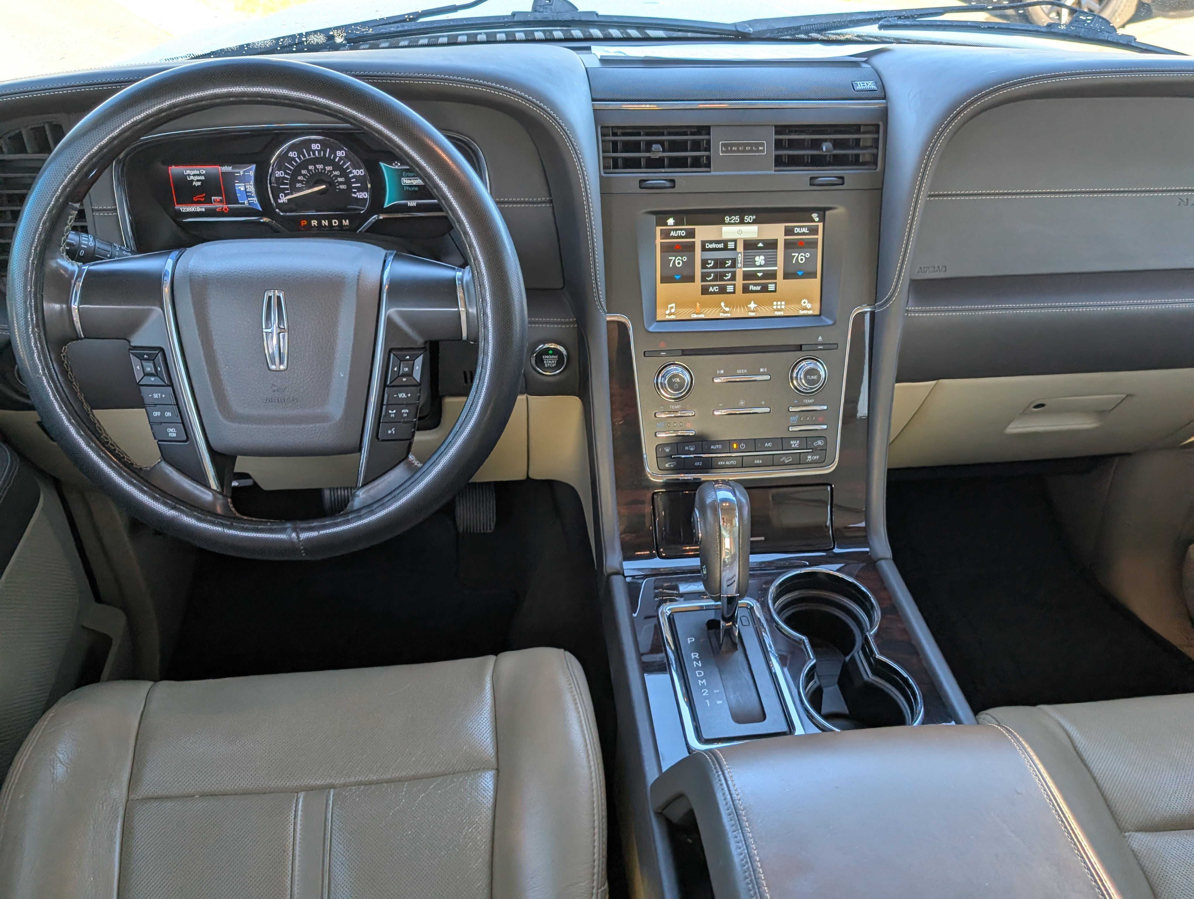 Used 2017 Lincoln Navigator Reserve AWD/4WD image 9
