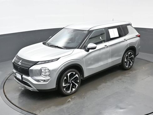 Used 2023 Mitsubishi Outlander SE image 35