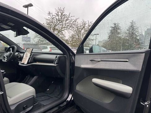 New 2025 Volvo EX30 Plus w/ Protection Package Premier image 11