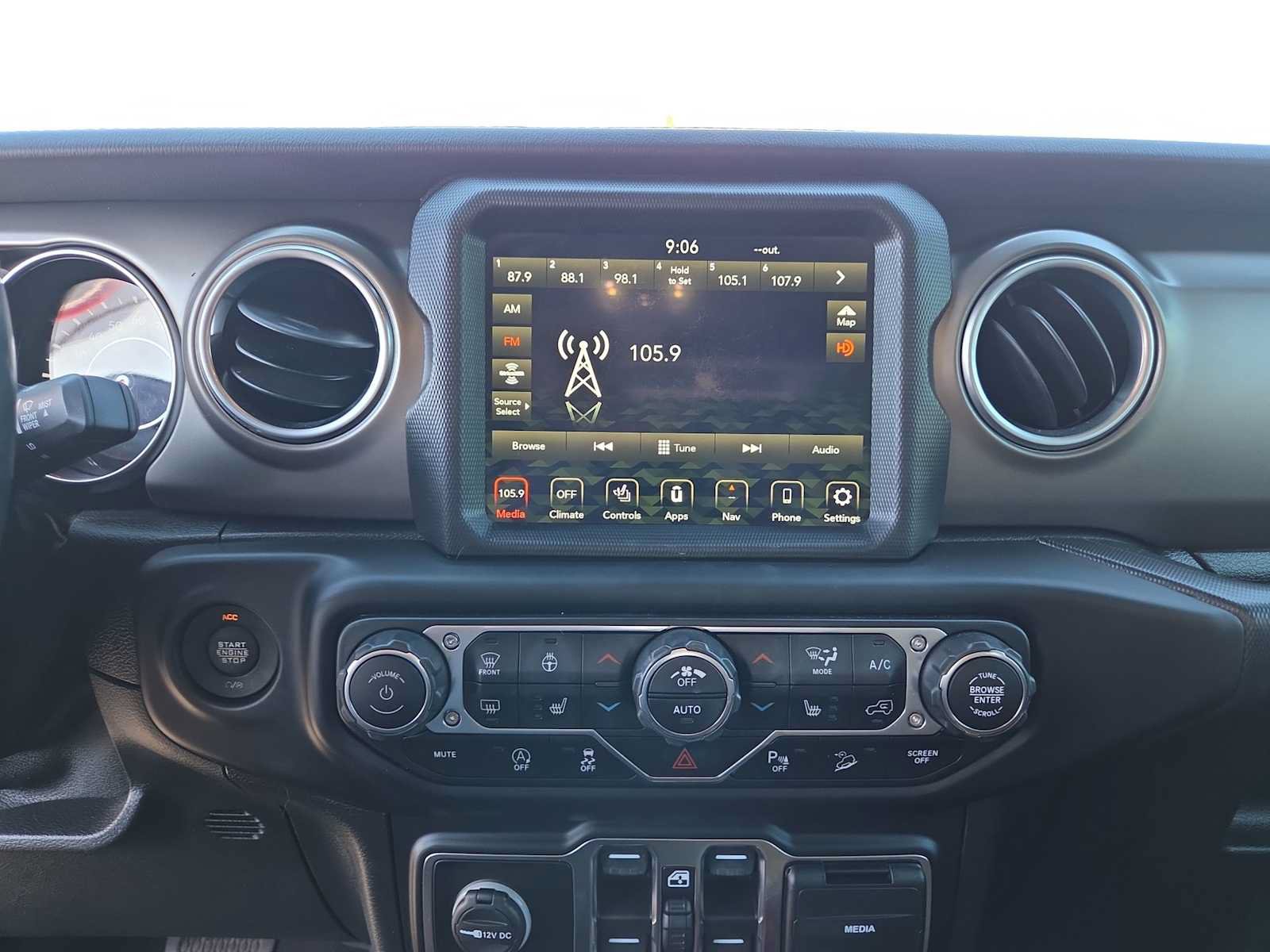 Used 2021 Jeep Wrangler Unlimited Rubicon w/ Uconnect 4C Nav & Sound Group AWD/4WD image 24