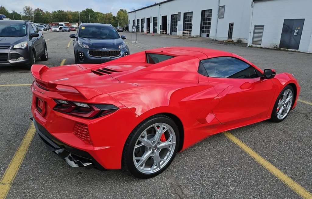 Used 2023 Chevrolet Corvette Stingray Premium Conv w/ Z51 Performance Package RWD image 2