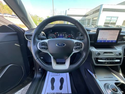 Used 2022 Ford Explorer XLT w/ Equipment Group 202A AWD/4WD image 15