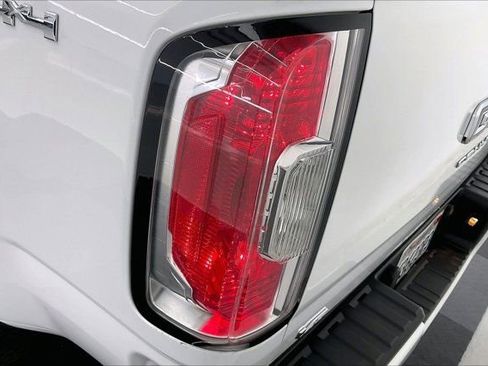 Used 2022 GMC Canyon Elevation image 30