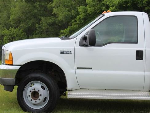 Used 2001 Ford F550 2WD Regular Cab Super Duty image 2